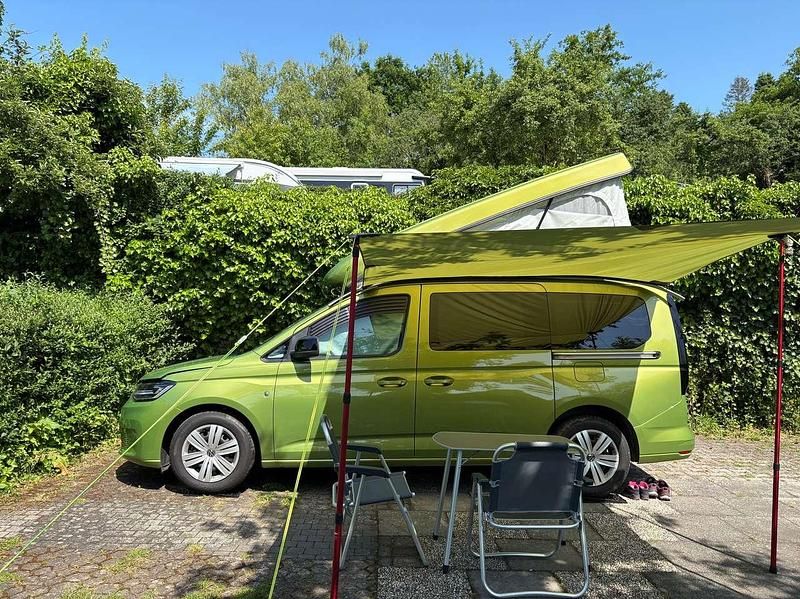 Grün Gebraucht 2022 VW Caddy Maxi California Van / Kleinbus | 39.500 € (Teuer) - Bild 1/4