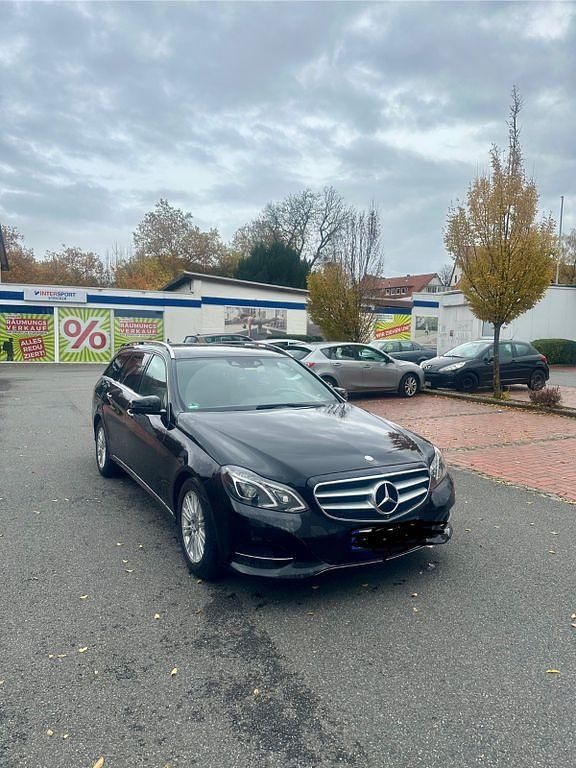 Schwarz Gebraucht 2016 Mercedes 250 Limousine | 22.990 € (Etwas zu teuer) - Bild 1/4