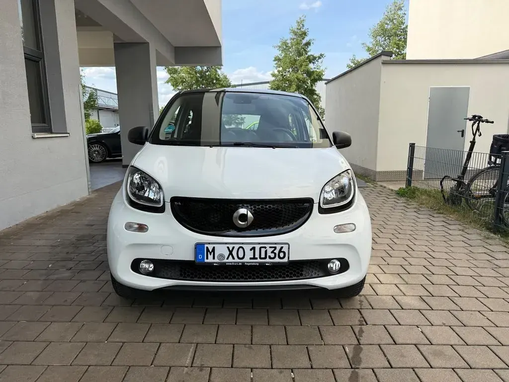 Gebraucht Smart ForFour 90 PS (66 kW) 2019 Weiß Kleinwagen