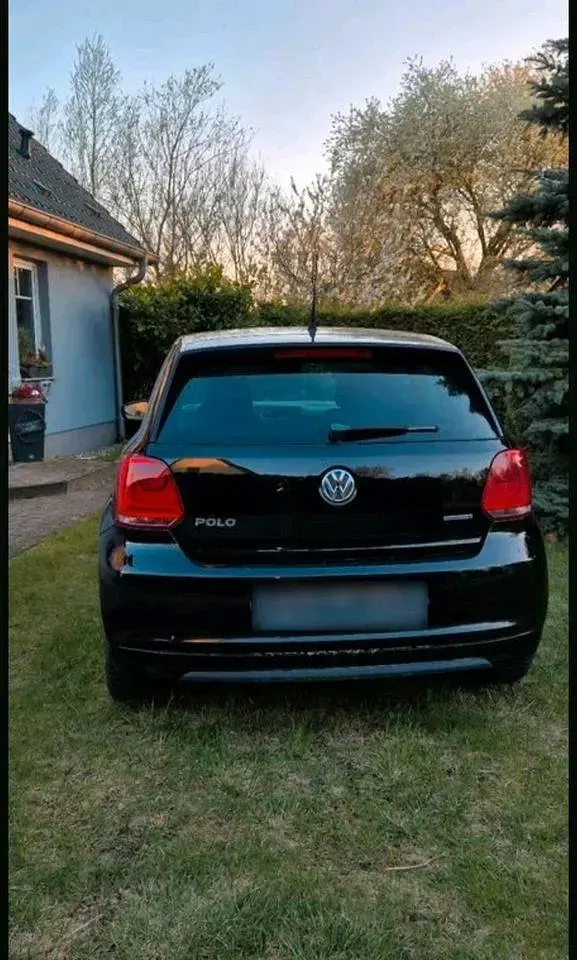Gebraucht VW Polo 75 PS (55 kW) 2013 Schwarz Kleinwagen