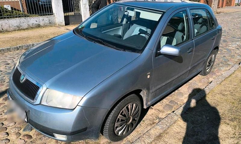 Blau Gebraucht 2001 Skoda Fabia Kleinwagen | 485 € (Superpreis) - Bild 1/4
