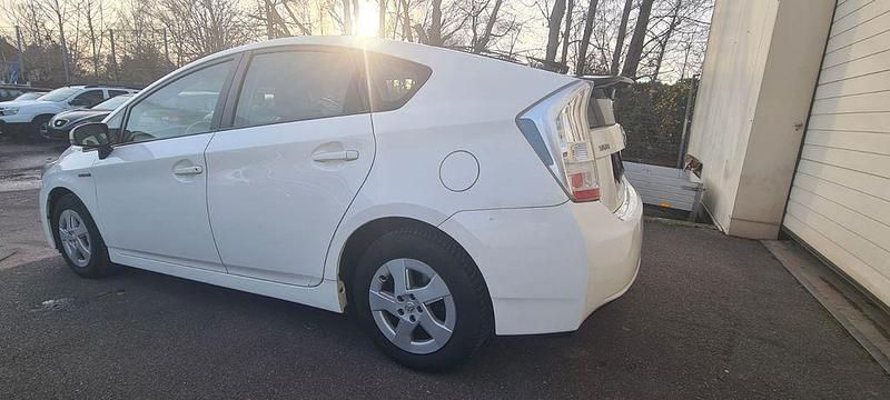 Gebraucht Toyota Prius 99 PS (72 kW) 2009 Weiß Limousine
