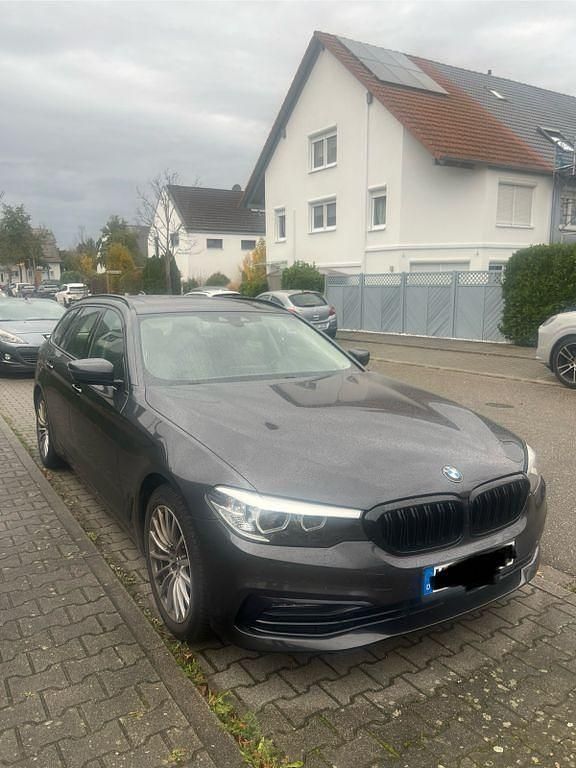 Grau Gebraucht 2018 BMW 520 Sport Line Kombi | 24.000 € (Guter Preis) - Bild 1/4