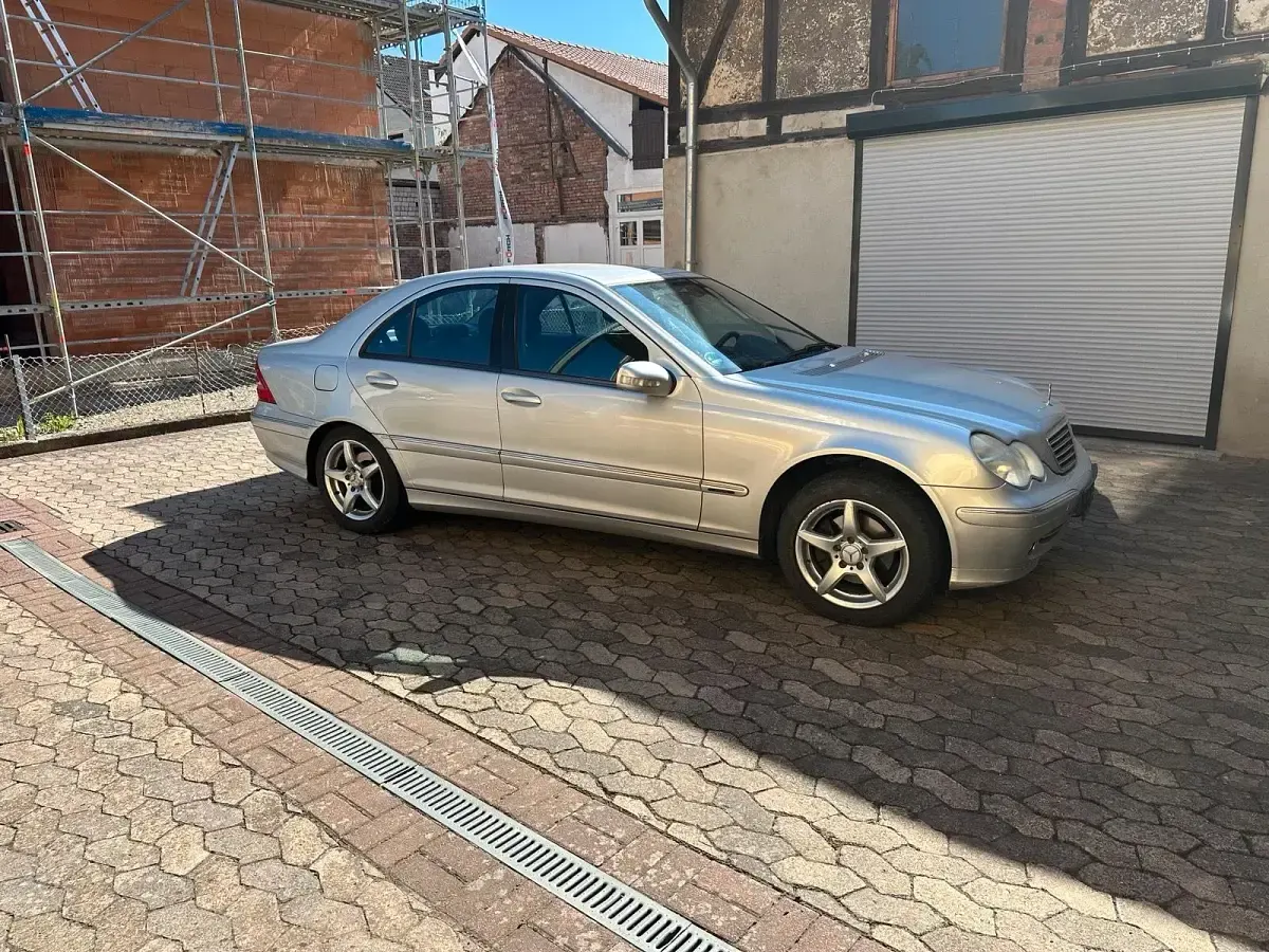 Gebraucht Mercedes 180 150 PS (110 kW) 2004 Silber Limousine