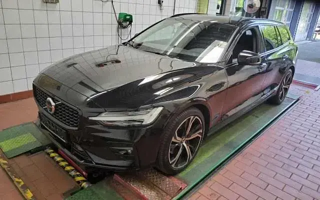 Gebraucht Volvo V60 145 PS (106 kW) 2024 Kombi