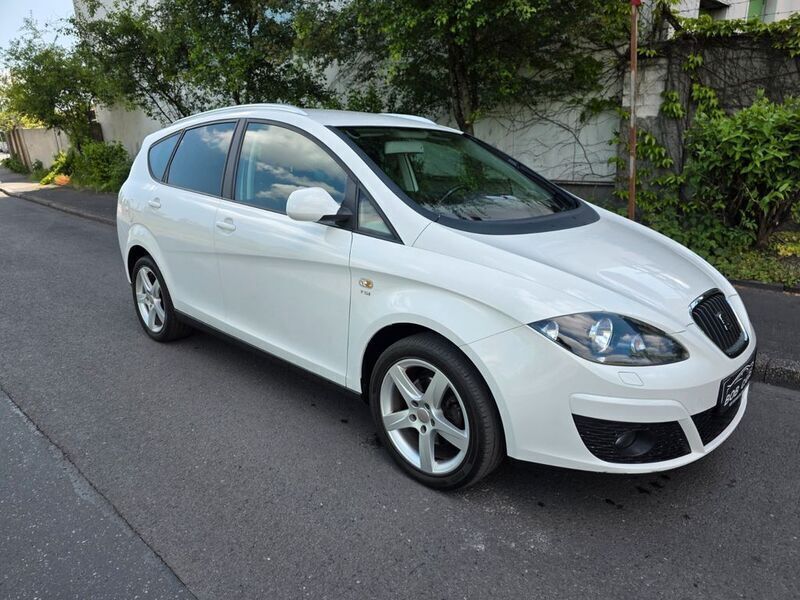 Weiß Gebraucht 2011 Seat Altea XL Stylance Van / Kleinbus | 4.999 € (Fairer Preis) - Bild 1/4