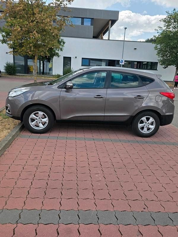 Grau Gebraucht 2012 Hyundai ix35 SUV | 7.800 € (Guter Preis) - Bild 1/4