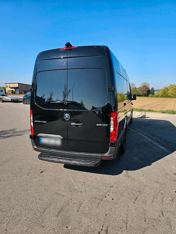 Używany Mercedes Sprinter 163 KM (119 kW) 2020 Czarny Van
