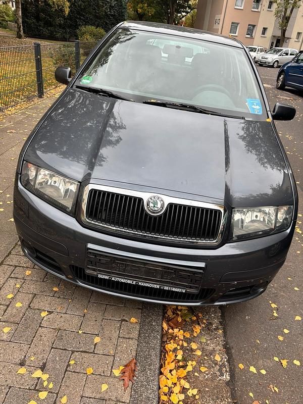 Grau Gebraucht 2007 Skoda Fabia Kombi | 1.950 € (Fairer Preis) - Bild 1/4