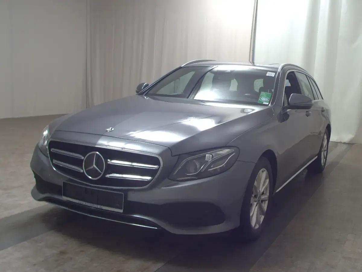 Second-hand Mercedes E220 Avantgarde 194 CP (142 kW) 2019 Gri