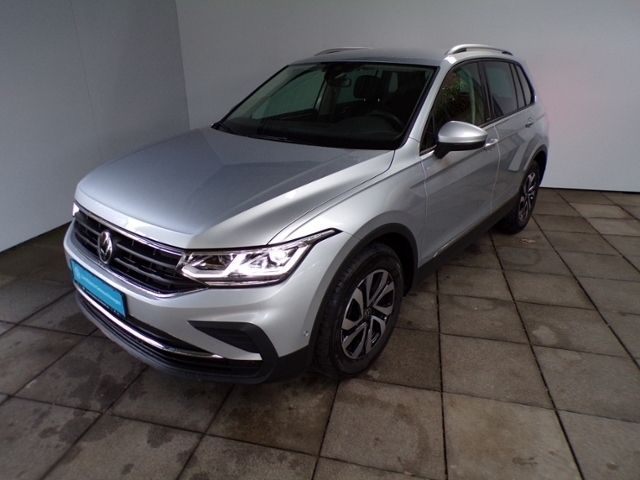Gebraucht VW Tiguan Active 150 PS (110 kW) 2023 Silber SUV