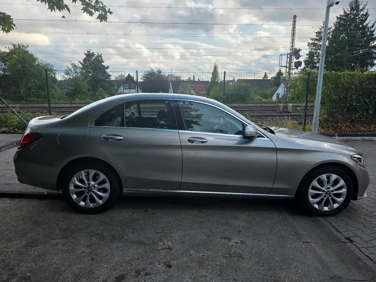Gebraucht Mercedes C180 Luxury 156 PS (114 kW) 2018 Grau Limousine