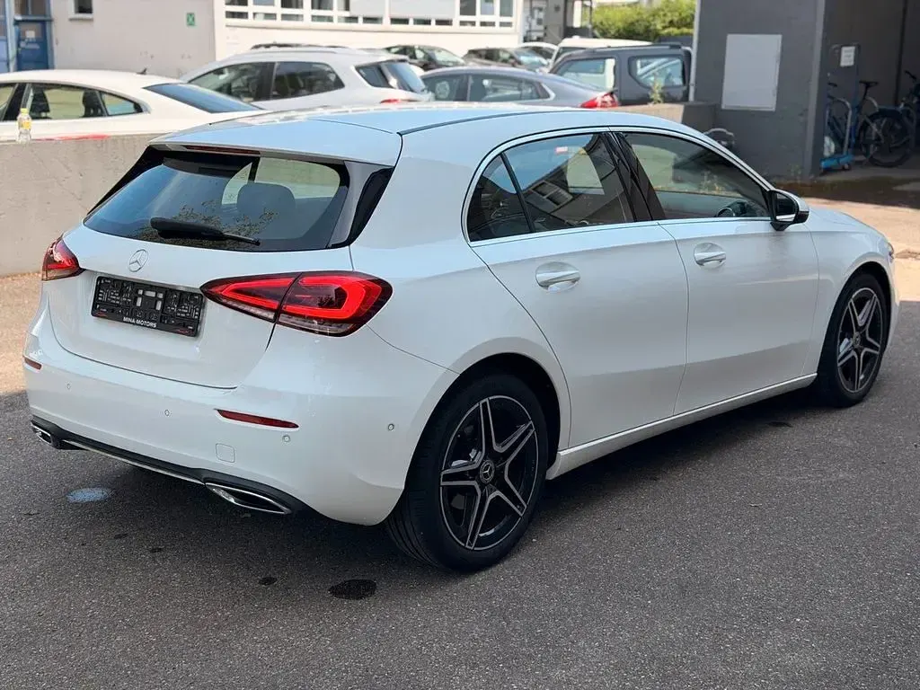 Gebraucht Mercedes A180 136 PS (100 kW) 2019 Weiß Limousine