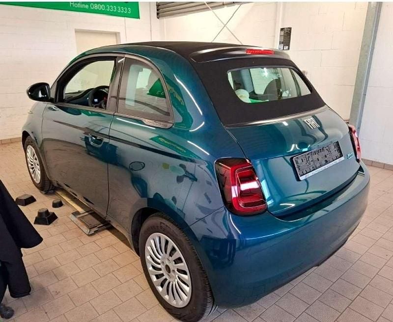 Gebraucht Fiat 500e 86 kW (118 PS) 2023 Grün Cabrio