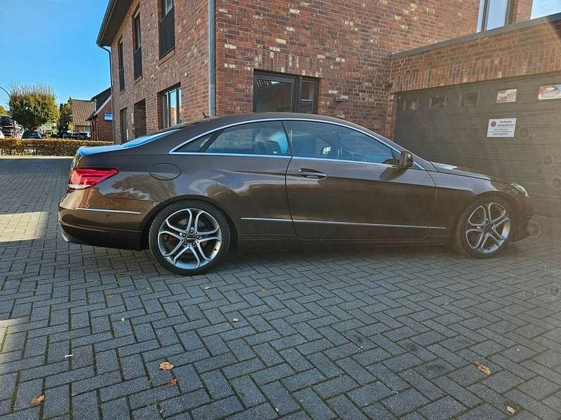 Usata Mercedes E200 184 CV (135 kW) 2013 Marrone Coupé