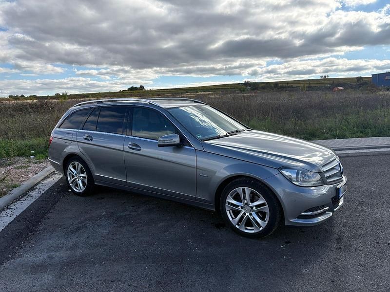 Gebraucht Mercedes C250 204 PS (150 kW) 2011 Grau Kombi