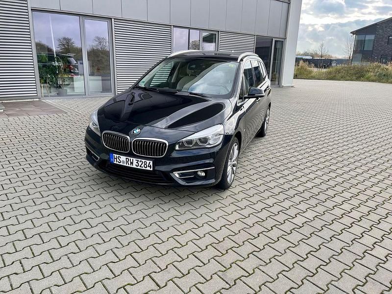Schwarz Gebraucht 2016 BMW 220 Gran Tourer Luxury Line Van / Kleinbus | 16.900 € (Fairer Preis) - Bild 1/4