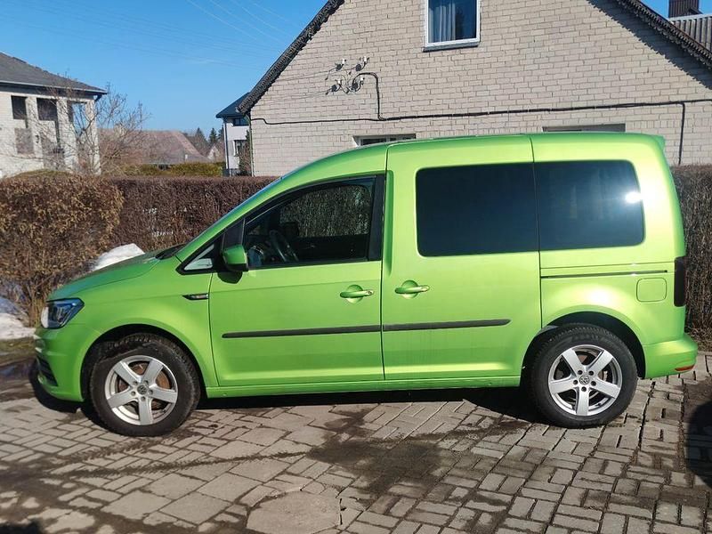 Gebraucht VW Caddy 102 PS (75 kW) 2017 Grün Van / Kleinbus