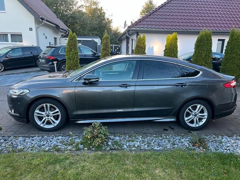 Gebraucht Ford Mondeo Titanium 179 PS (131 kW) 2017 Grau Kleinwagen