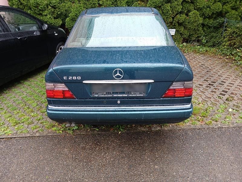 Gebraucht Mercedes E280 190 PS (139 kW) 1995 Grün Limousine