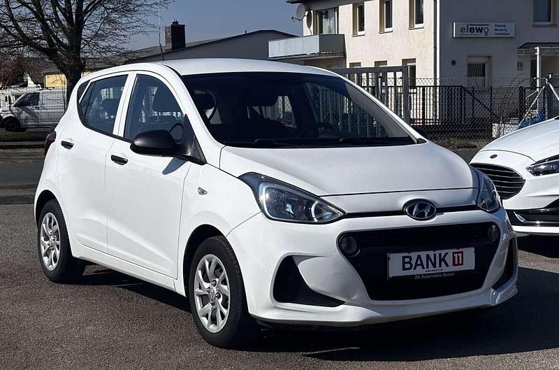 Gebraucht Hyundai i10 Select 67 PS (49 kW) 2019 Polar white Kleinwagen