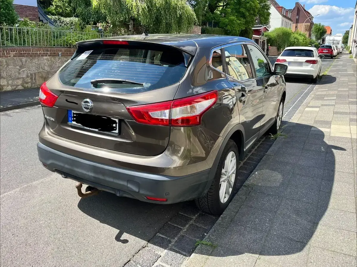 Gebraucht Nissan Qashqai Acenta 163 PS (119 kW) 2015 Braun SUV