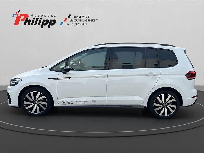 Gebraucht VW Touran Highline 150 PS (110 kW) 2022 Weiß Van / Kleinbus
