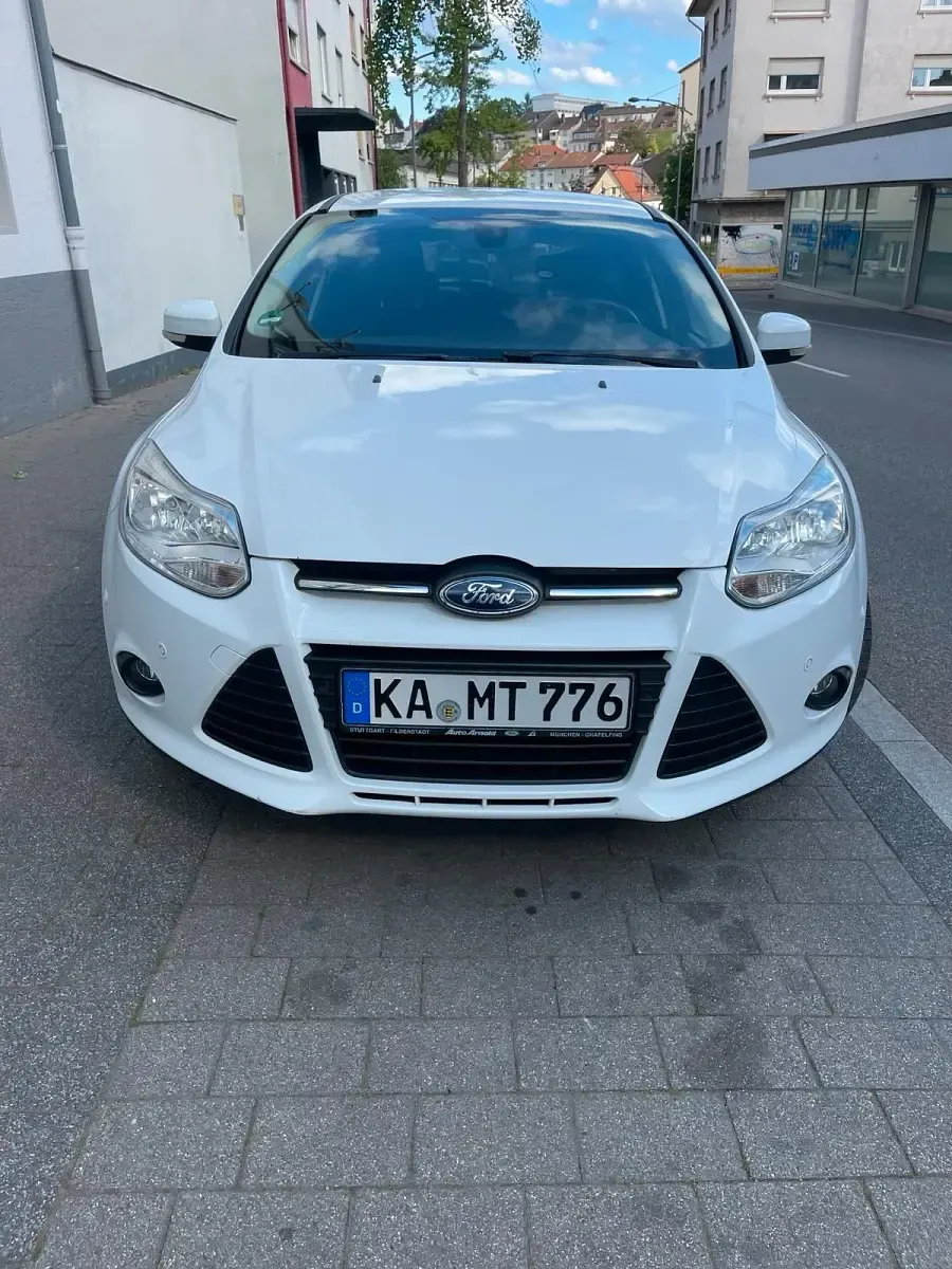 Gebraucht Ford Focus 115 PS (84 kW) 2014 Weiß Kombi