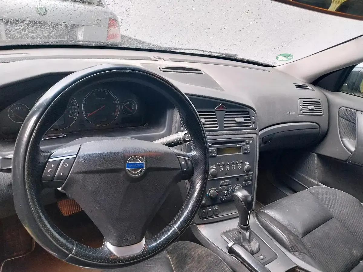 Używany Volvo V70 160 KM (117 kW) 2007 Czarny Kombi