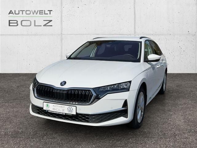 Weiss Gebraucht 2024 Skoda Octavia Selection Kombi | 27.990 € (Superpreis) - Bild 1/4