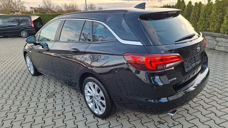Usado Opel Astra Innovation 160 HP (117 kW) 2017 Preto Carrinha