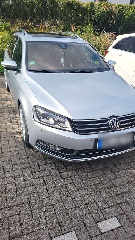 Silber Gebraucht 2013 VW Passat Highline Kombi | 13.000 € (Teuer) - Bild 1/4