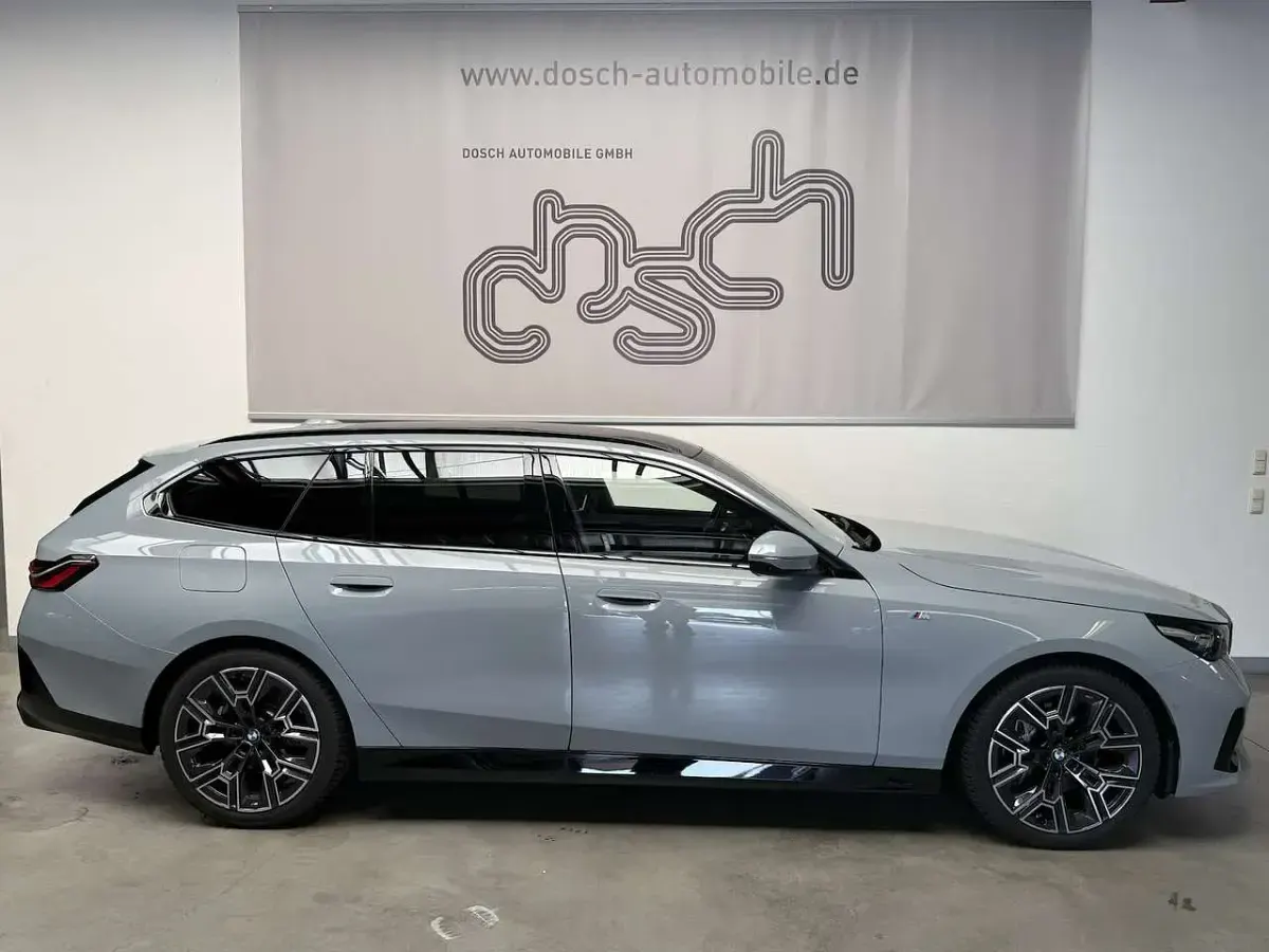 Gebraucht BMW 540 M Sport 303 PS (222 kW) 2025 Brooklyn grau Kombi
