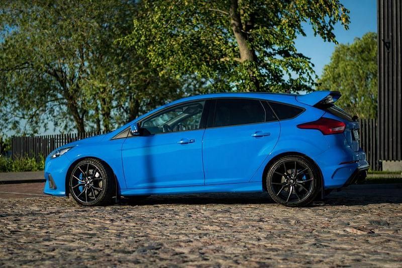 Blau Gebraucht 2018 Ford Focus RS Limousine | 23.990 € (Teuer) - Bild 1/4