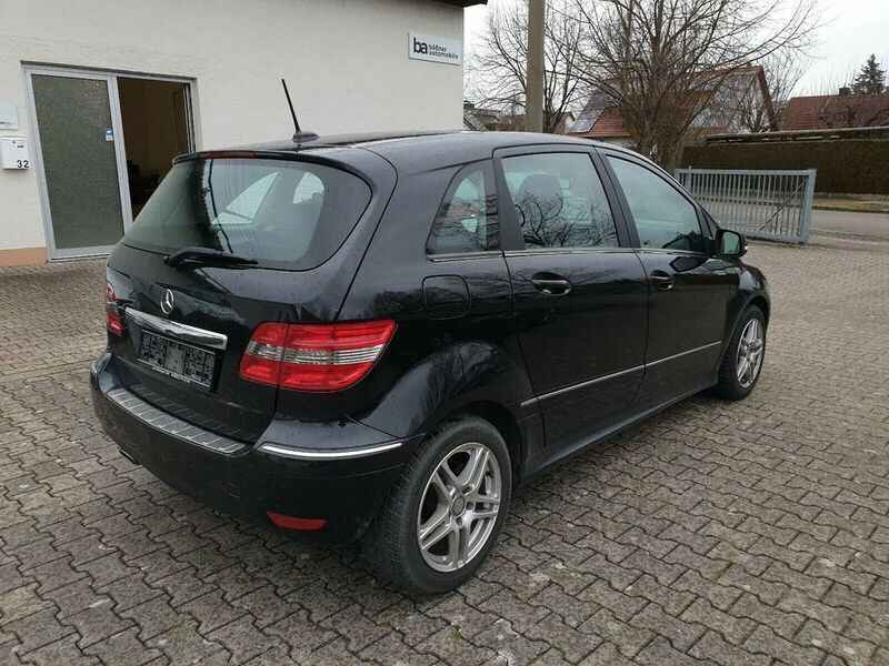 Gebraucht Mercedes B200 136 PS (100 kW) 2011 Schwarz Van / Kleinbus