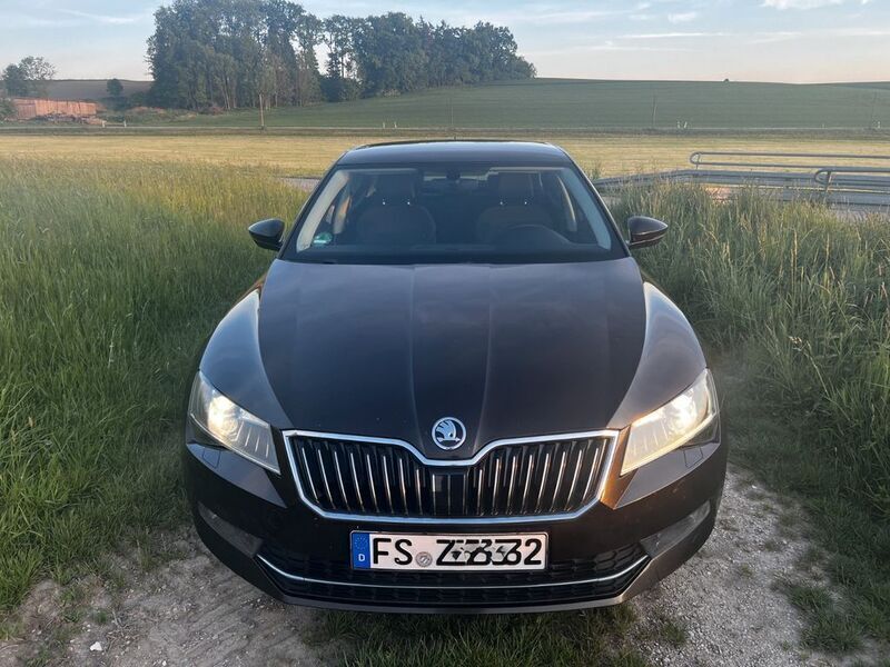 Braun Gebraucht 2017 Skoda Superb Ambition Limousine | 13.000 € (Fairer Preis) - Bild 1/4