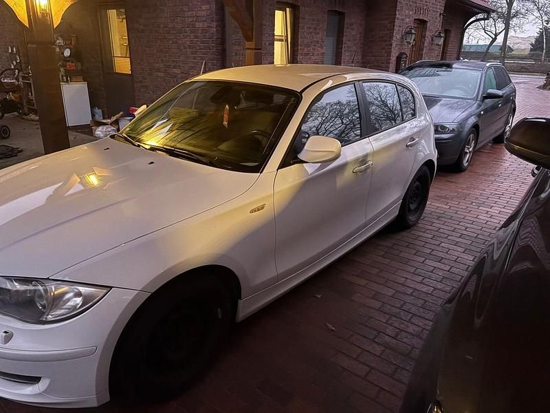 Gebraucht BMW 116 122 PS (89 kW) 2011 Weiß Kleinwagen