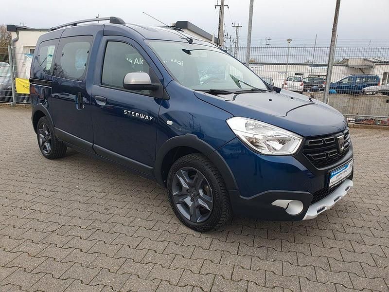 Gebraucht Dacia Dokker Celebration 116 PS (85 kW) 2017 Blau Van / Kleinbus