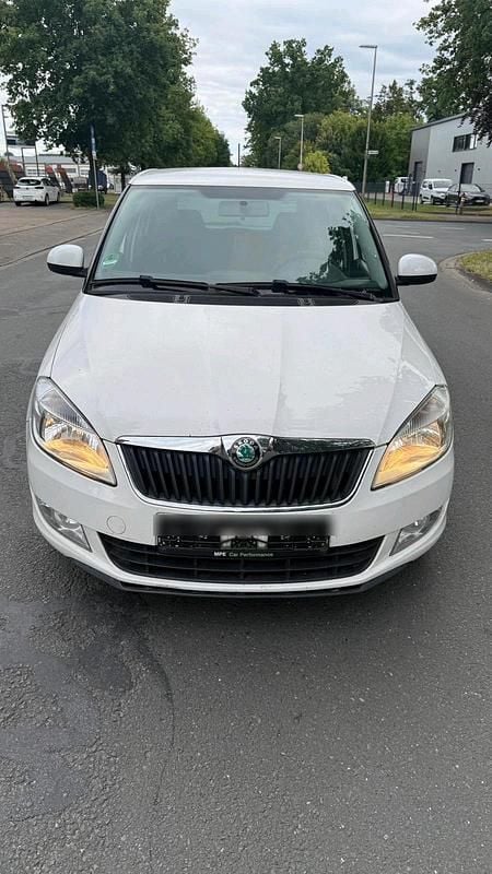 Weiß Gebraucht 2012 Skoda Fabia Kombi | 2.700 € (Guter Preis) - Bild 1/4