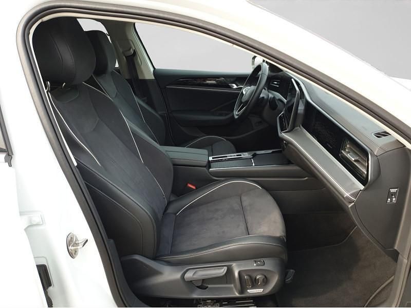 Gebraucht VW Passat Elegance 150 PS (110 kW) 2025 Weiß Kombi