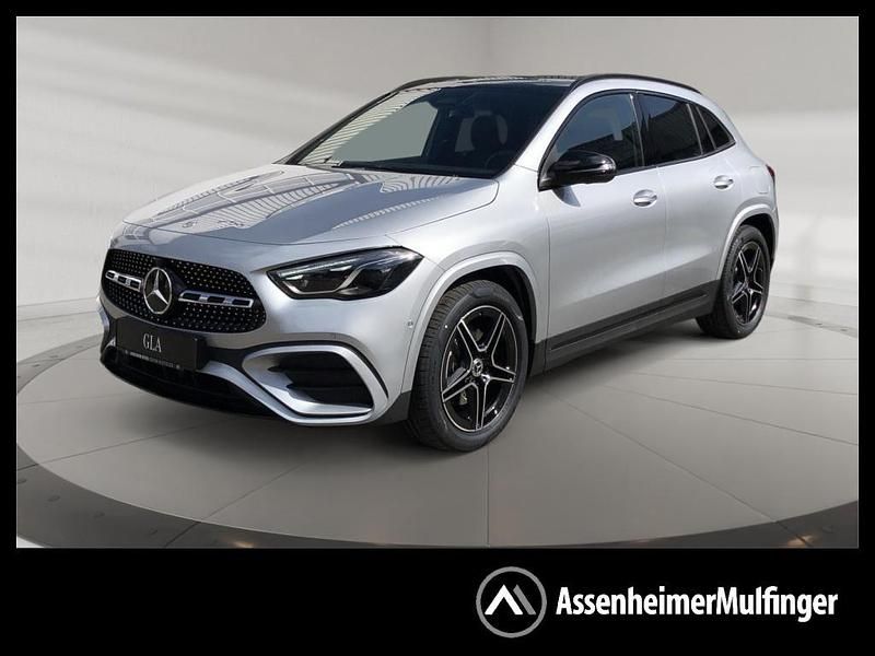 Silber metalliclack hightechsi Gebraucht 2025 Mercedes GLA200 AMG SUV | 43.979 € (Etwas zu teuer) - Bild 1/4