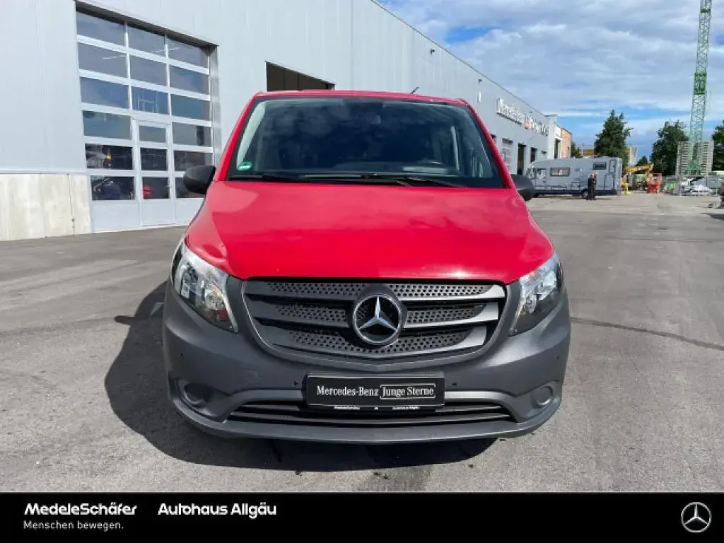 Gebraucht Mercedes Vito 136 PS (100 kW) 2023 Jupiterrot Van