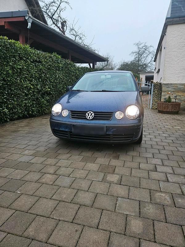 Gebraucht VW Polo 64 PS (47 kW) 2004 Blau Kleinwagen