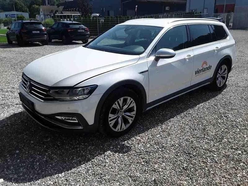 Oryxwhite perlmutteffekt Gebraucht 2022 VW Passat Alltrack Kombi | 18.988 € (Superpreis) - Bild 1/4