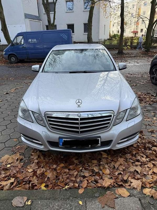 Silber Gebraucht 2011 Mercedes E350 Limousine | 7.500 € (Superpreis) - Bild 1/4