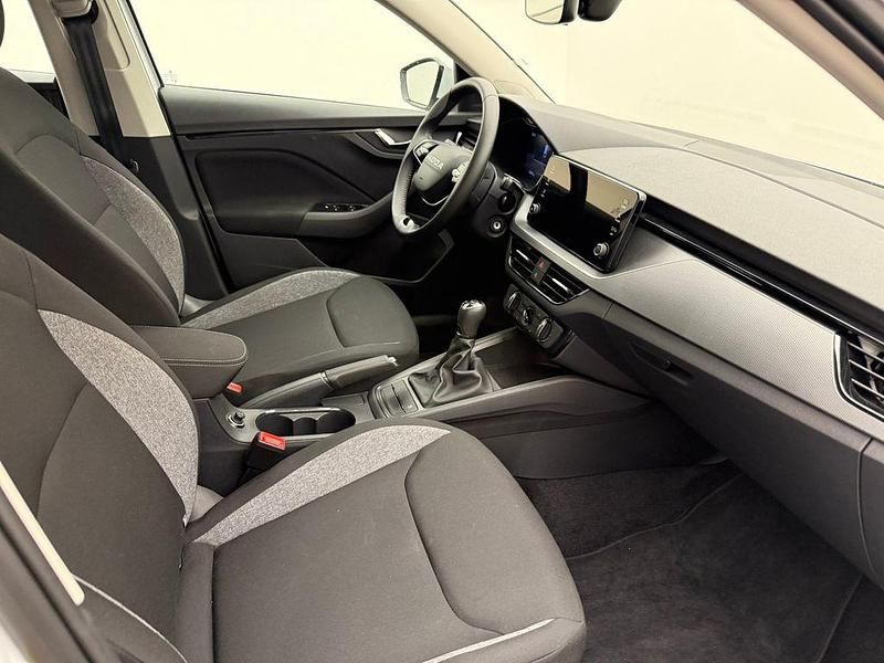Gebraucht Skoda Scala Essence 95 PS (69 kW) 2025 Weiß Kleinwagen