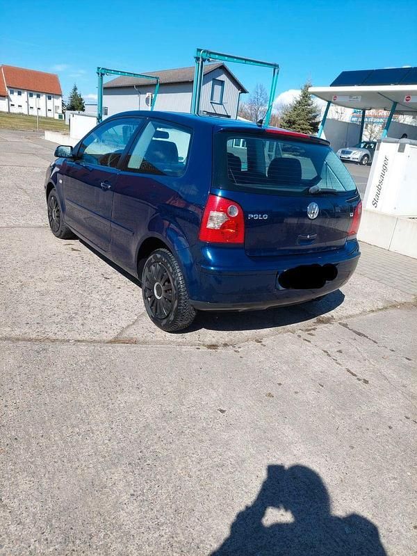 Second-hand VW Polo Basis 64 CP (47 kW) 2004 Albastru Hatchback