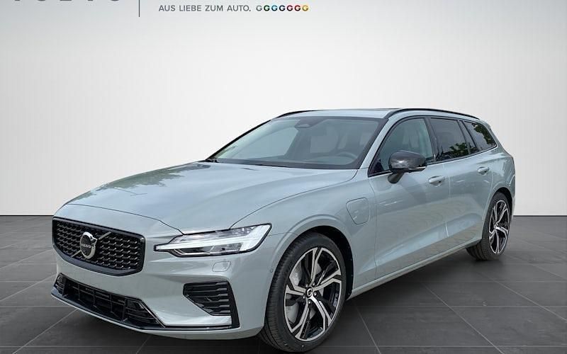 Grau Neu 2025 Volvo V60 Ultimate Kombi | 68.690 € - Bild 1/4