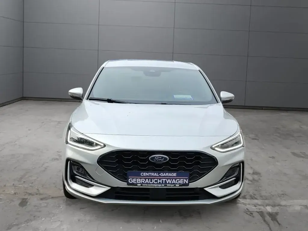 Gebraucht Ford Focus ST-Line X 125 PS (91 kW) 2024 Silber Limousine
