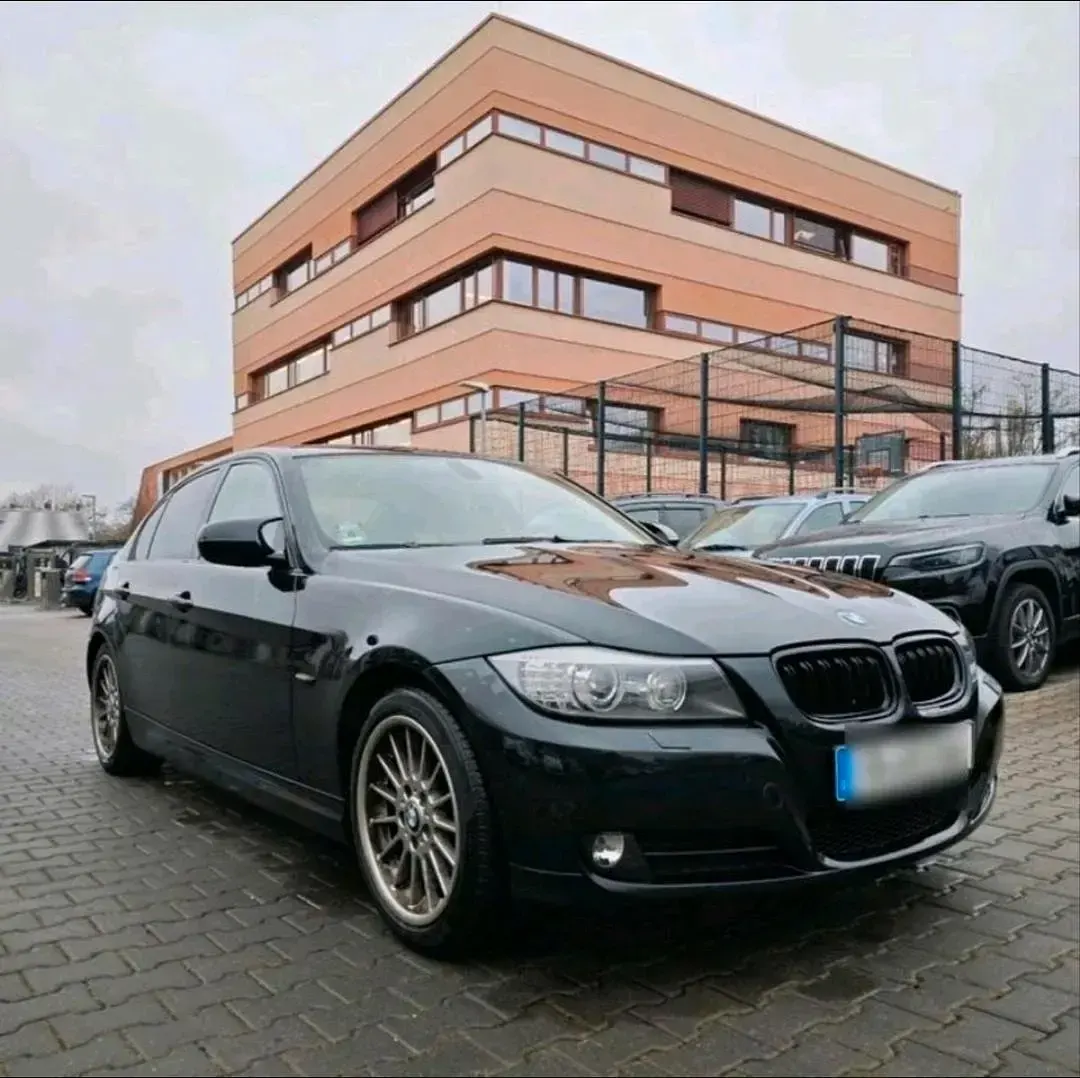 Gebraucht BMW 318 143 PS (105 kW) 2009 Schwarz Limousine